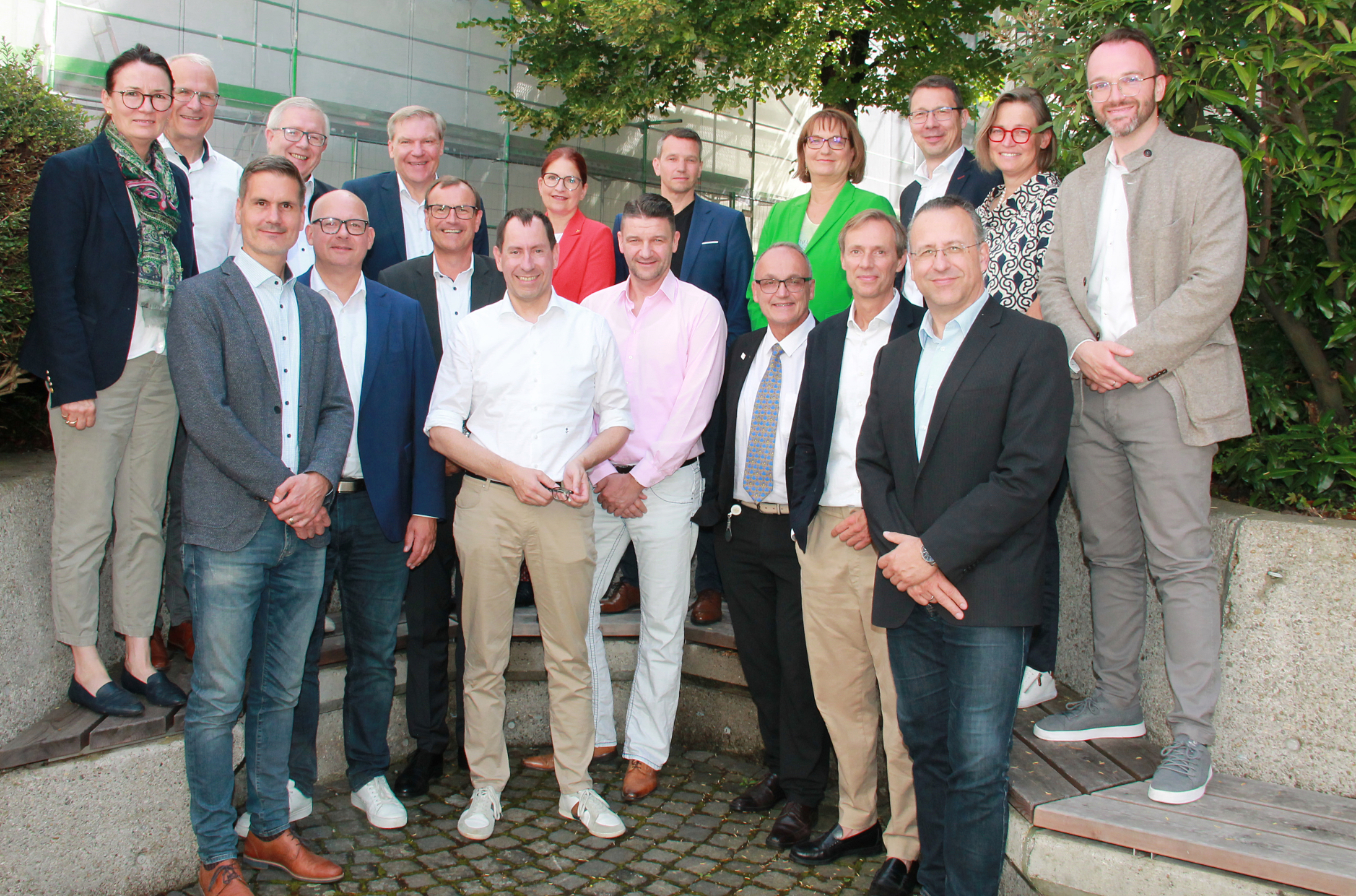 Gruppenbild der Vorständinnen und Vorstände auf der Vorständekonferenz der Beitriebskrankenkassen am 18. Juni 2024 in Augsburg.